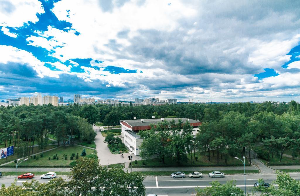 Apartments On Henerala Zhmachenka Kijev Kültér fotó